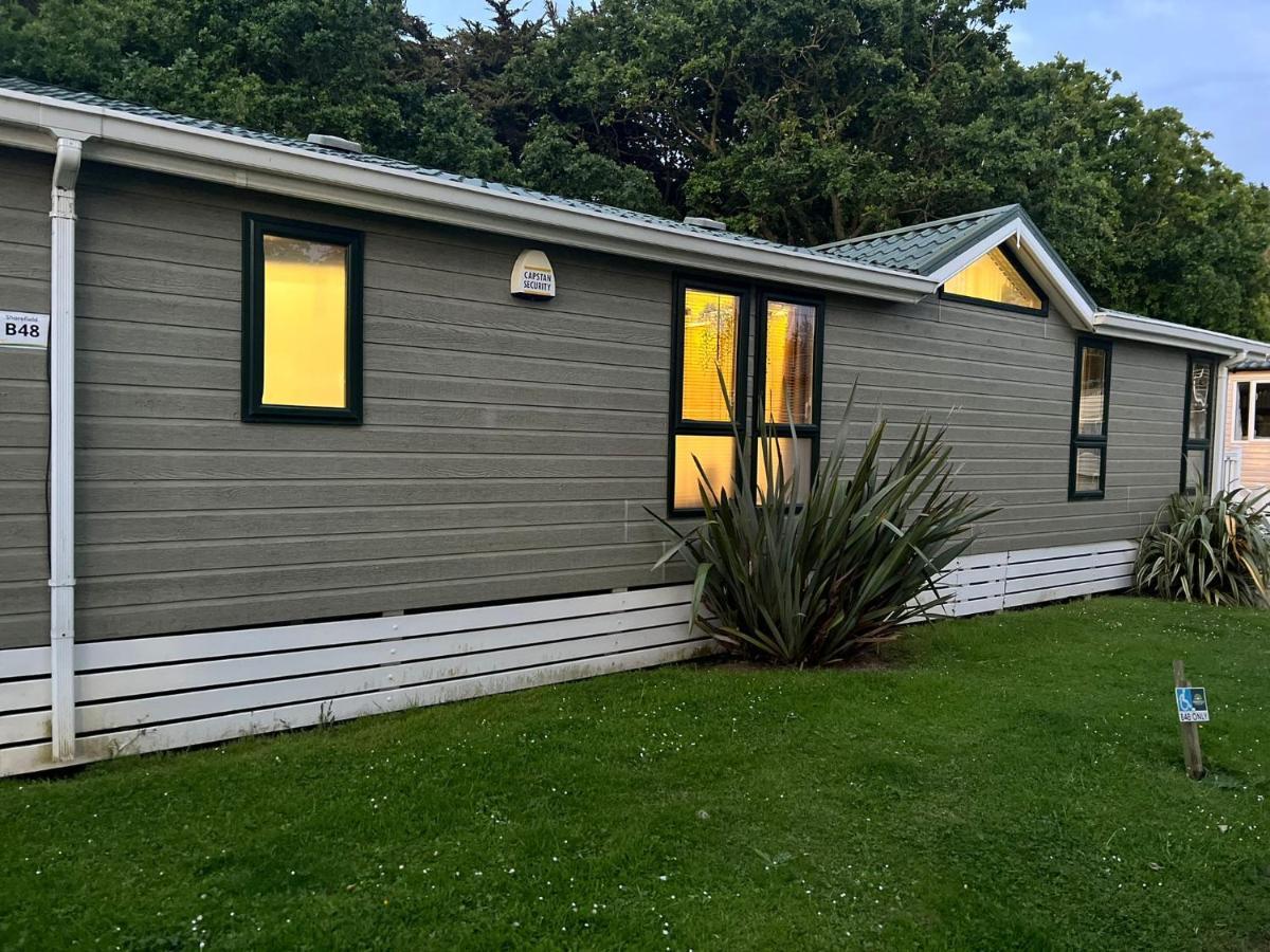 Jungle Lodge Lymington Esterno foto
