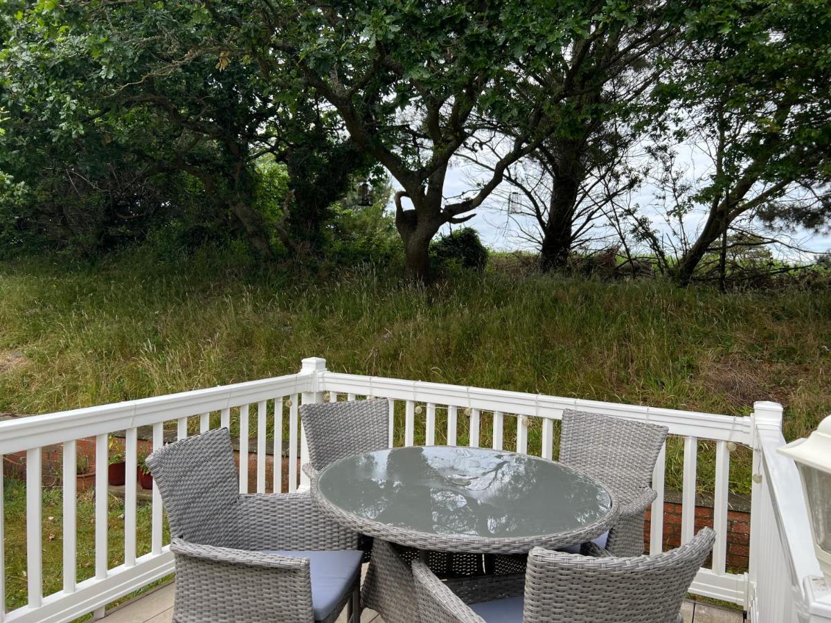 Jungle Lodge Lymington Esterno foto